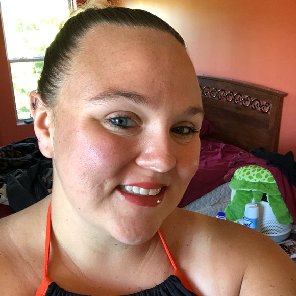 Meet your Posher, Amanda - Picture 1 of 1